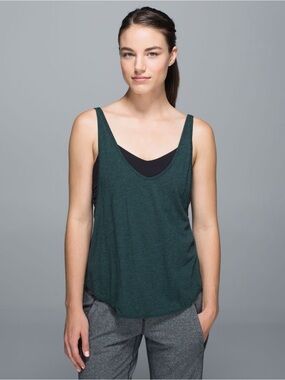 Lululemon Twist & Turn Tank Open Back Built-In Bra Size 6
